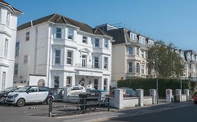 3 Bedrooms 3 Bathrooms Sleeps 8 Free Parking 1-Min Walk To Bournemouth Beach